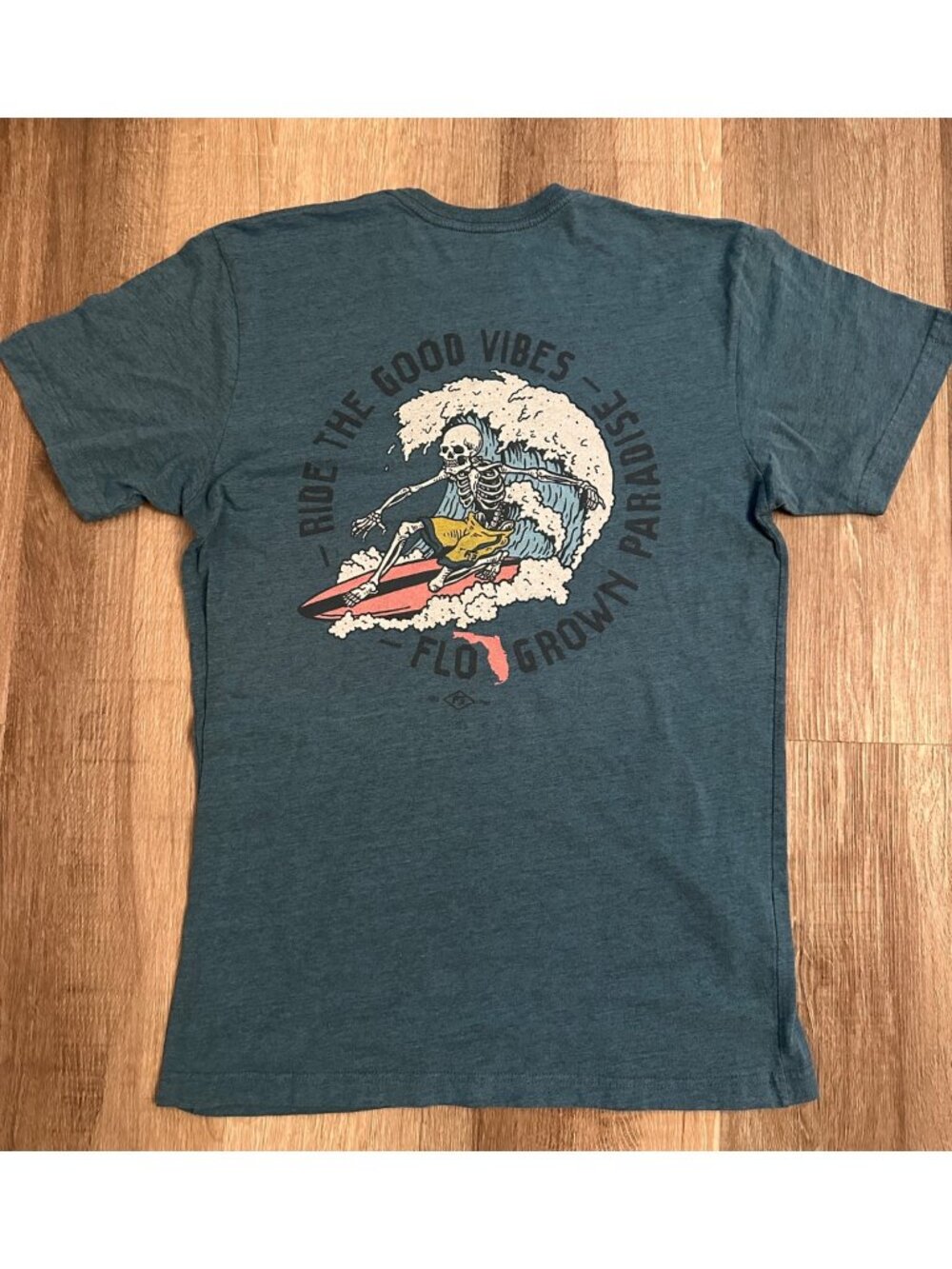 Flo Grown Ride the waves surfing skeleton tshirt men’s size medium